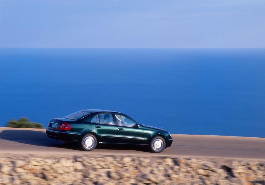  Mercedes-Benz E-Class 2002 года  (фото 399 из 448)